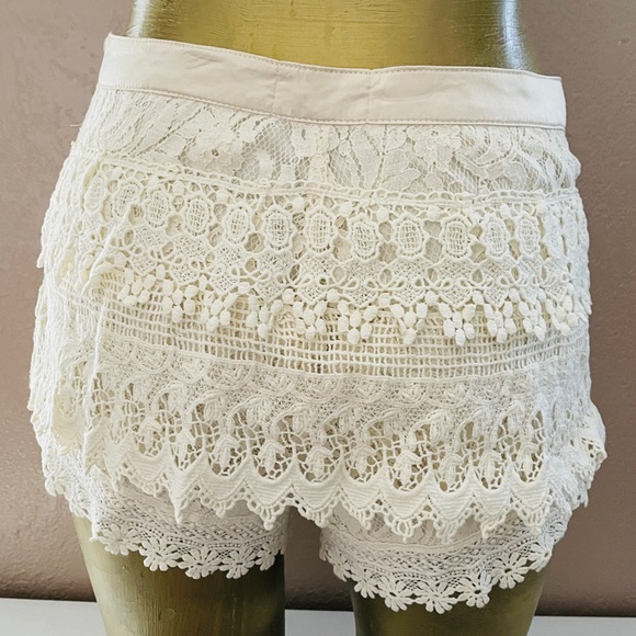 STELLA White Label Ivory FLORAL Tiered LACE SHORTS S - Picture 9 of 12